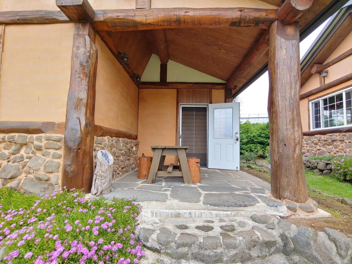 Geumok Log Pension Seogwipo Exterior foto