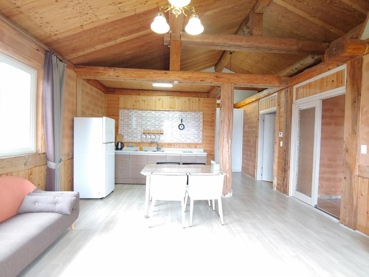 Geumok Log Pension Seogwipo Exterior foto