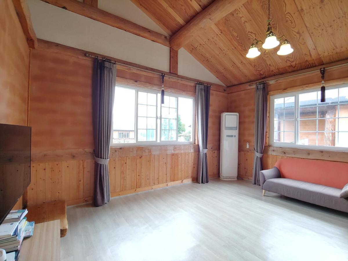 Geumok Log Pension Seogwipo Exterior foto