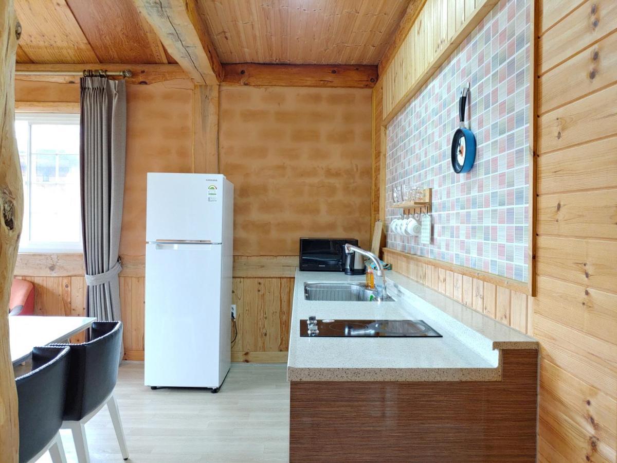 Geumok Log Pension Seogwipo Exterior foto